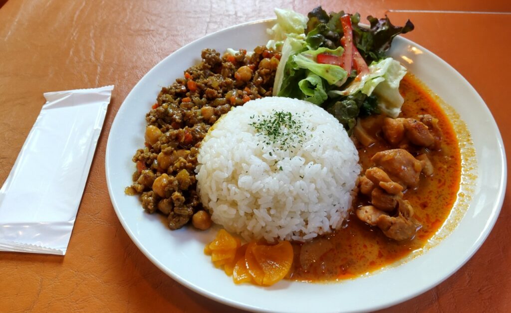 源七カフェ 2種の合いがけカレー